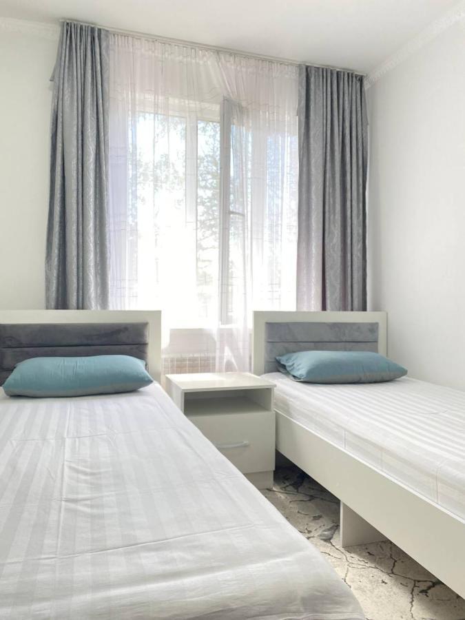 לינה וארוחת בוקר Karakol-Guest מראה חיצוני תמונה